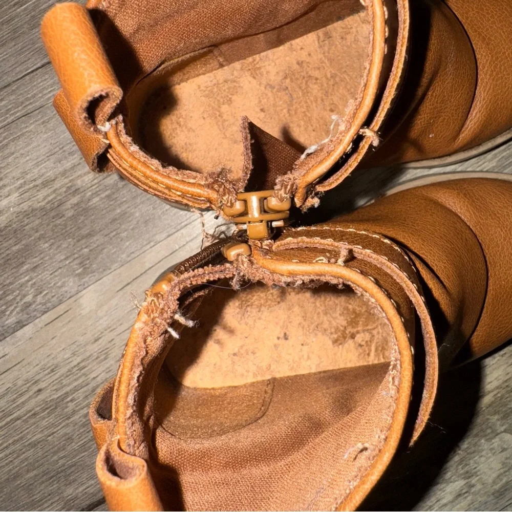 🎀3/$23🎀 Toddler Tan Buckle Booties
